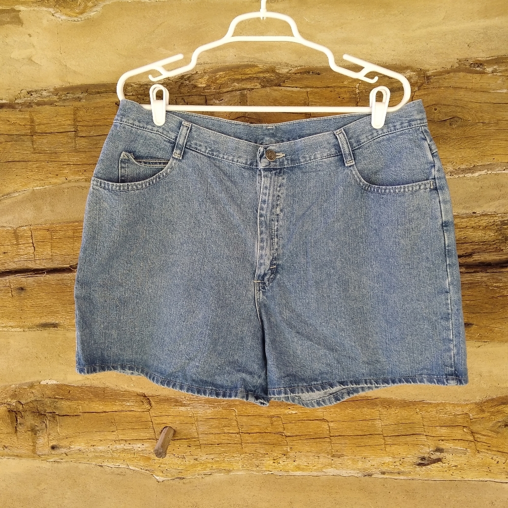 Riders Light Wash Denim Shorts Size 18